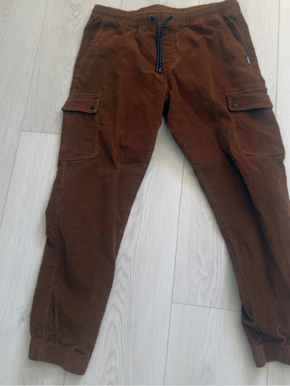 Men's brown Jeans with Cuffed Green Accent